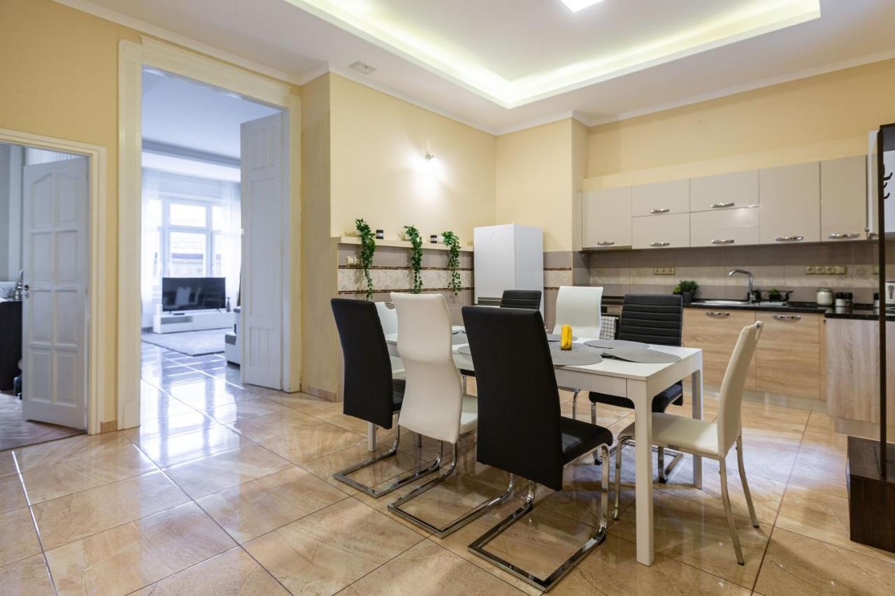 Luxury Downtown By Anna Budapest