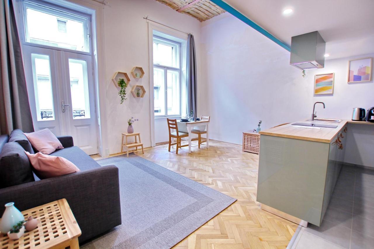Awesome Downtown W Balcony & Free Private Parking