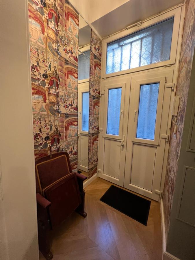 Unique Artistic By H'ereggi Apartment