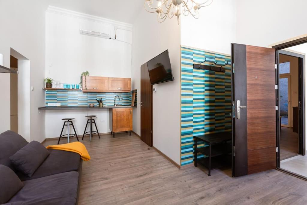Free Parking Chain Bridge 4ppl, 2bdrm, Wifi, Smart Tv, Ac Budapest