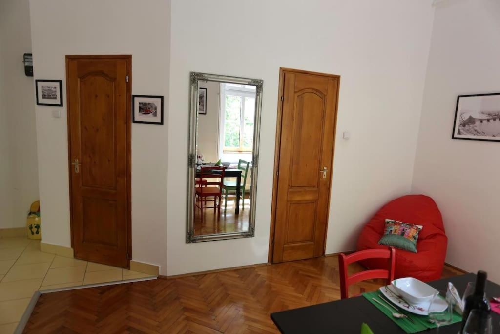 Quiet At Synagogue Apartament *