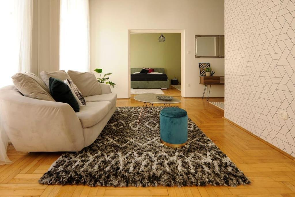 Danubio **** 3 Bedrooms - Next To The River Appartement