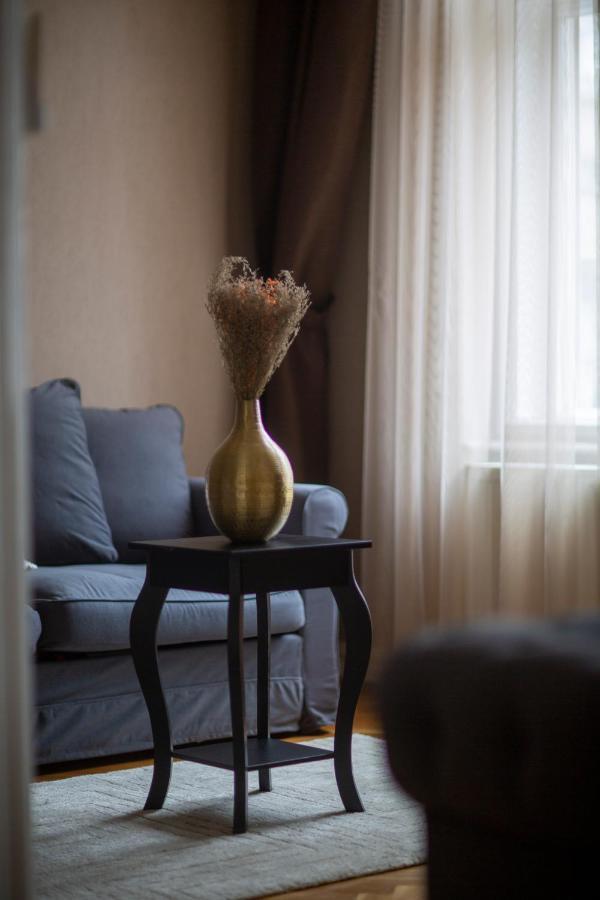 Luxury Next To The New York Cafe Apartman *