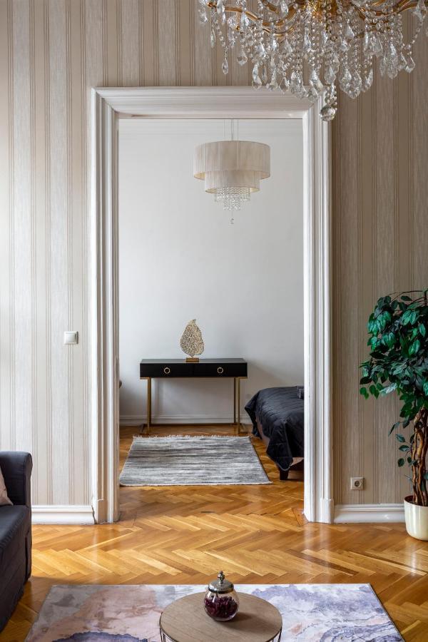 Apartment Luxury Next To The New York Cafe *