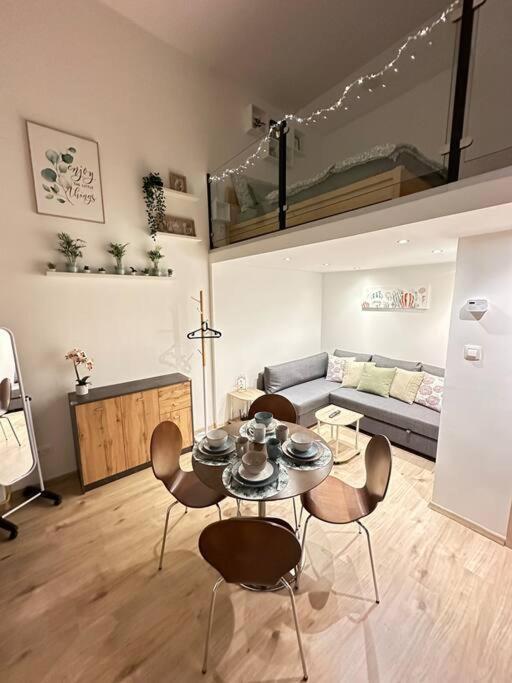 Charming In The Heart Of - Baby Loic Budapest