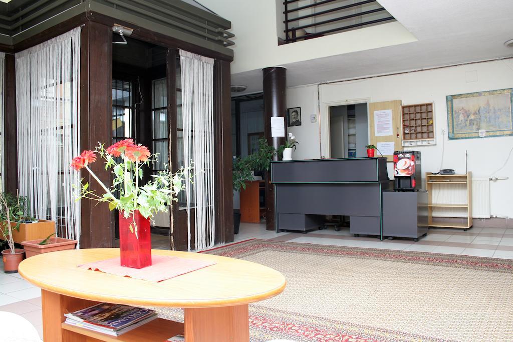 Professor'S Guest House *