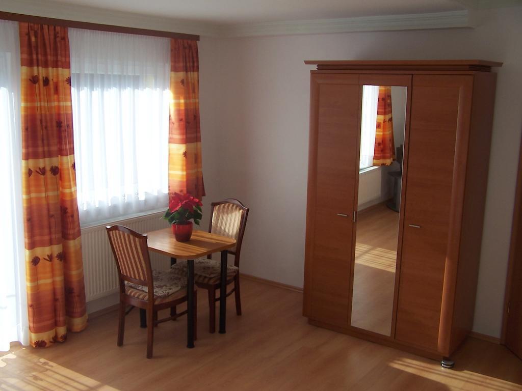 Lejlighed Akacia - Free Inside Parking, 2 Bedrooms, Garden, Next To Centre Budapest