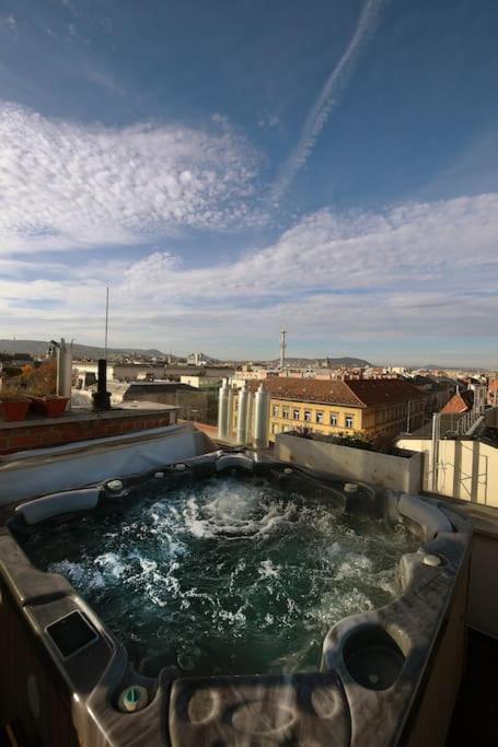 Apartment 360 Panorama • Rooftop Jacuzzi • Downtown Luxury Budapest