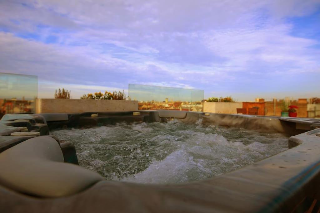 360 Panorama • Rooftop Jacuzzi • Downtown Luxury *