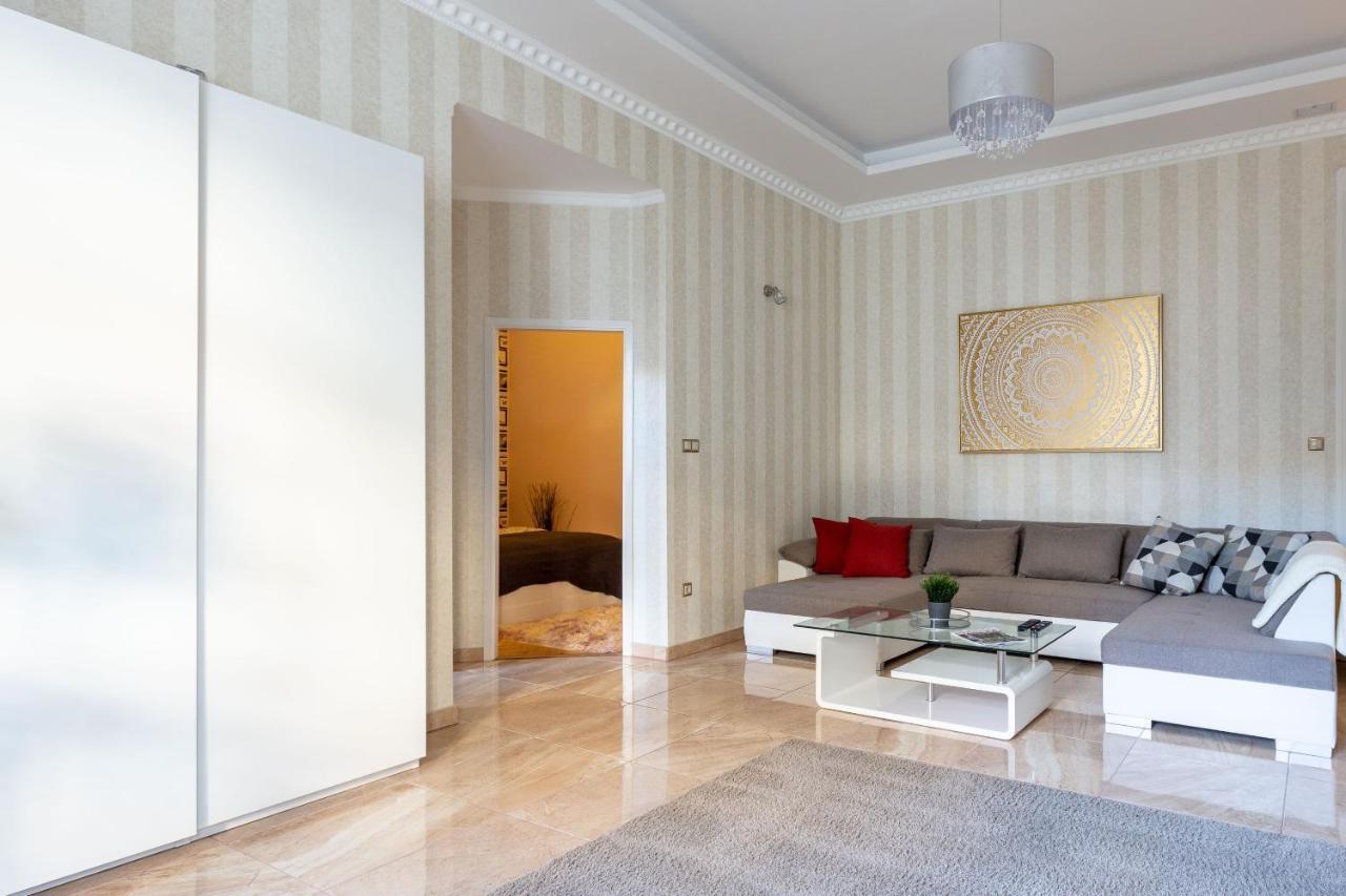 Luxury Downtown By Anna