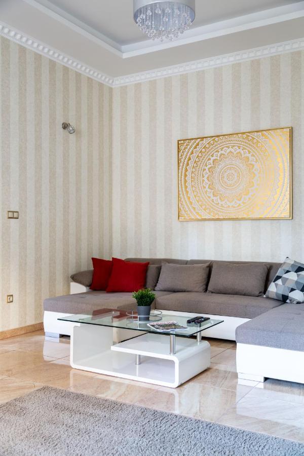 Luxury Downtown By Anna