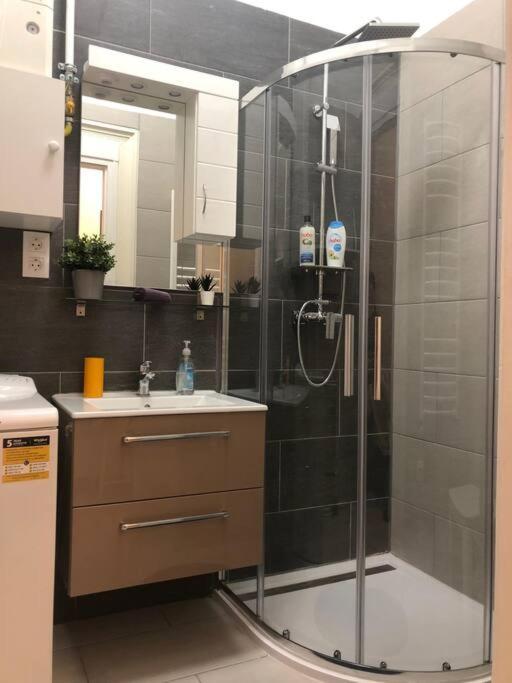 Apartamento Lili Lakeside New Renovated