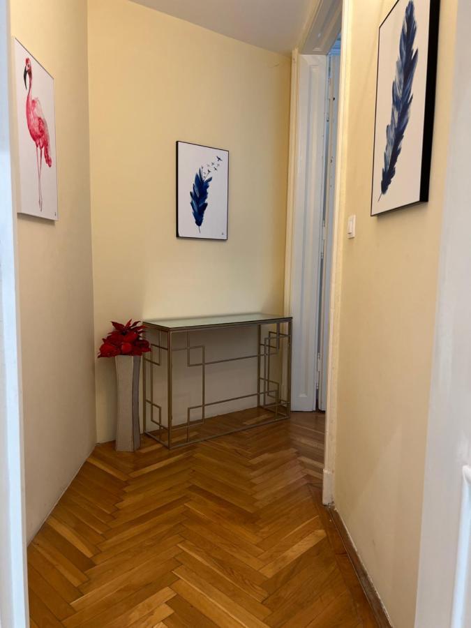 N38 By Small Apartment *