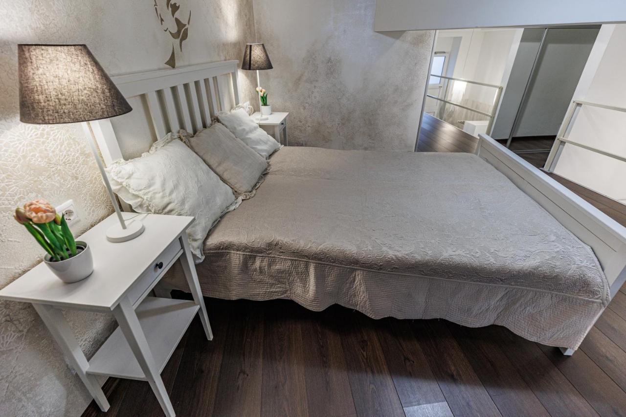 Sleek Minimalist Studio At Inner * Budapest