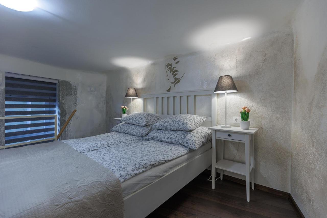 Sleek Minimalist Studio At Inner