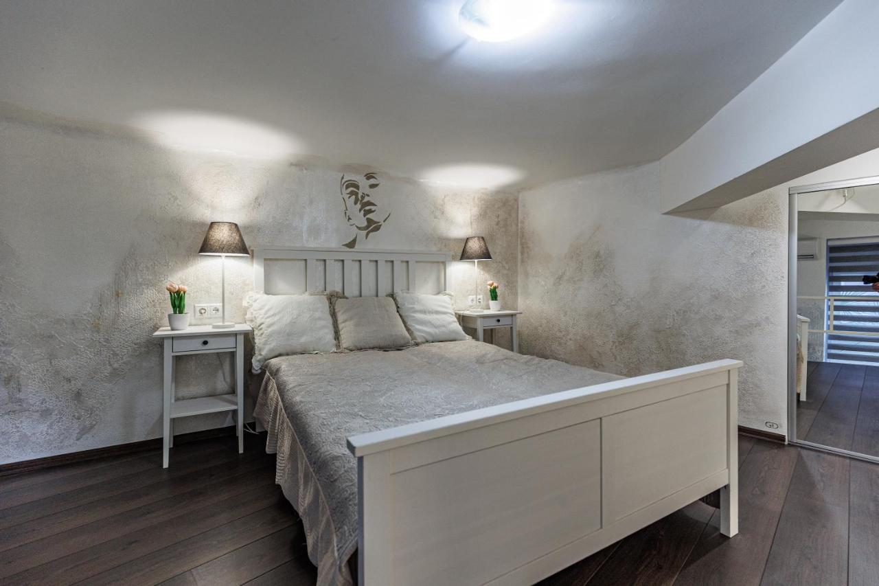 Sleek Minimalist Studio At Inner Apartmán