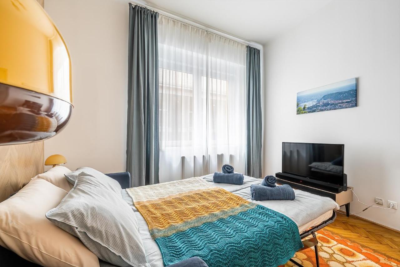 Then & Now Apartment *