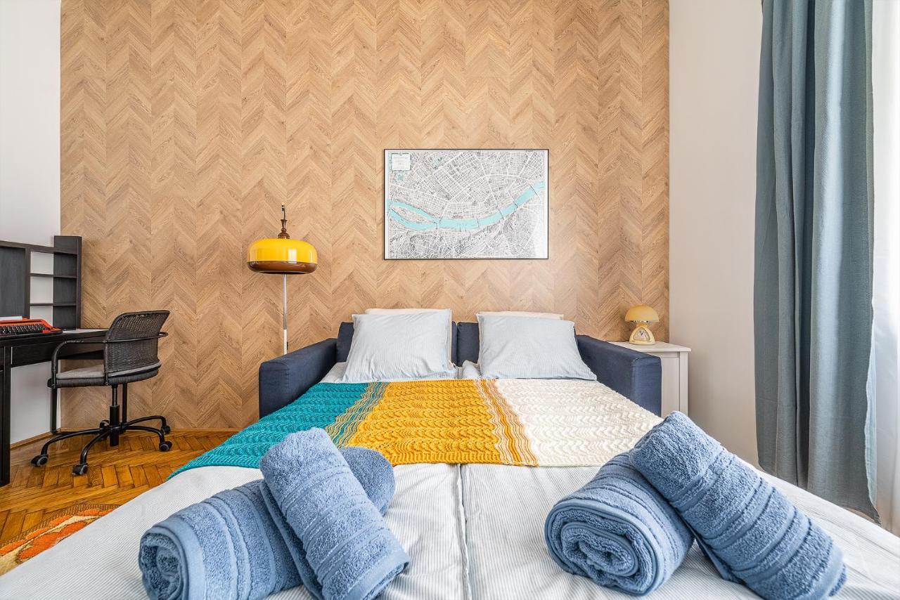 Then & Now Apartment *