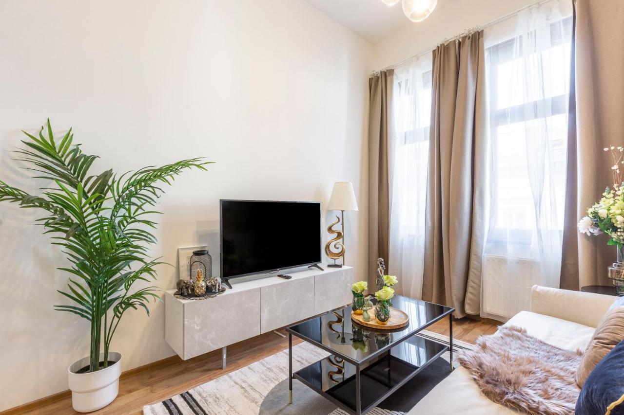 Apartment Luxurious Art Deco In The King Street Budapest