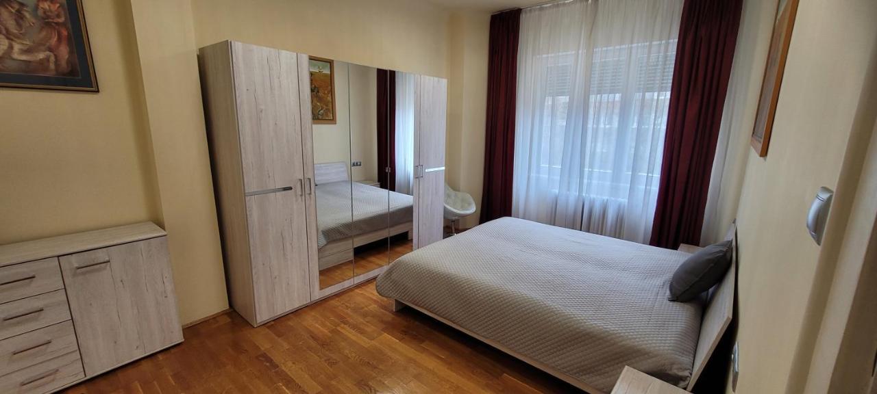 Basilica Apartment *