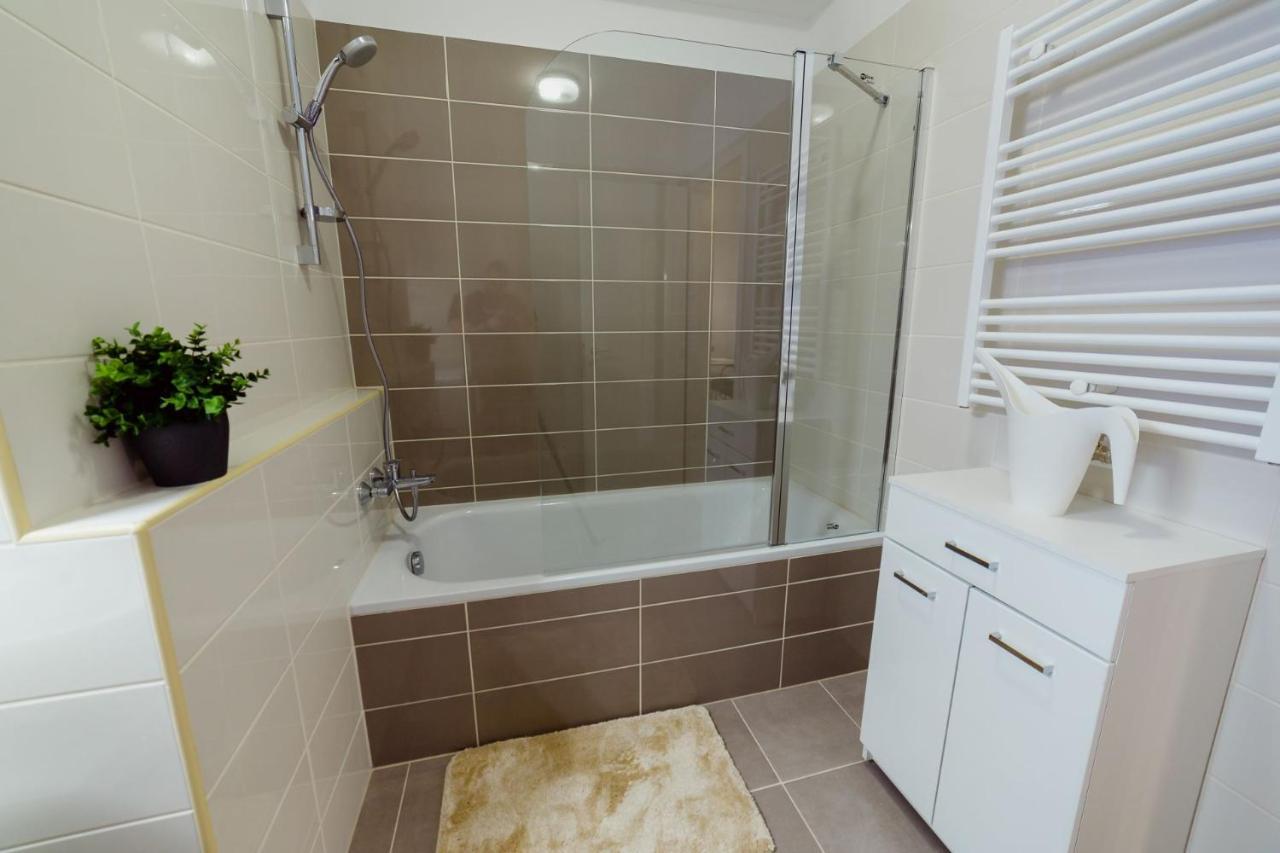 Apartament Corvin Promenade With Free Parking *