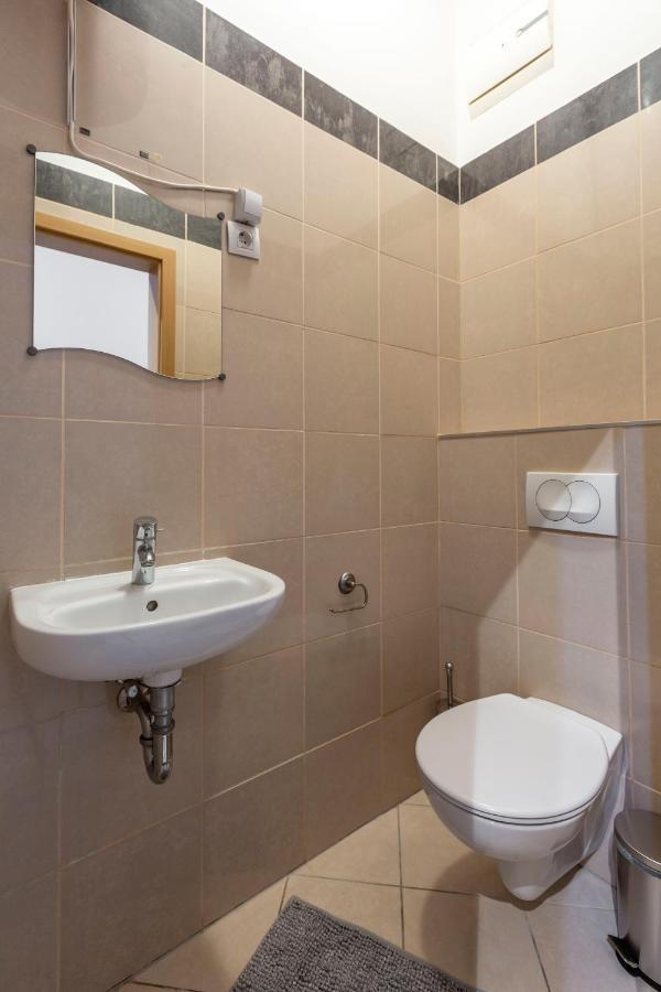 Luxurious Art Deco In The King Street Apartment Budapest