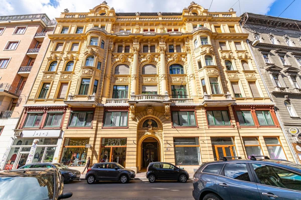 Uhu's Golden Soho Apartmán