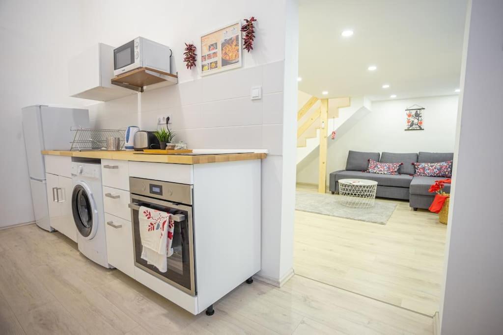 Cosy Two Bedroom Flat In Josika Street, Paprika Apartment Budapest