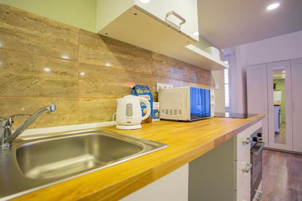 Cosy 2 Bedroom Flat In Akacfa St., Sol