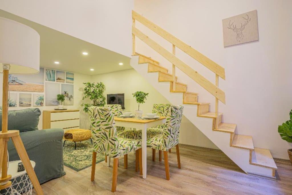 Cosy Flat In Akacfa Str., Aya *