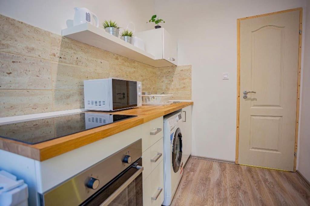 Cosy Flat In Akacfa Str., Aya Apartment Budapest