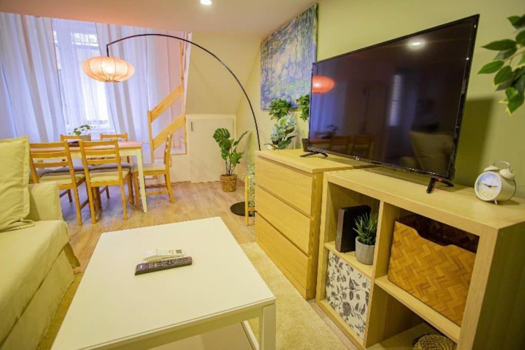 Cosy 2 Bedroom Flat In Akacfa St., Sol * Budapest