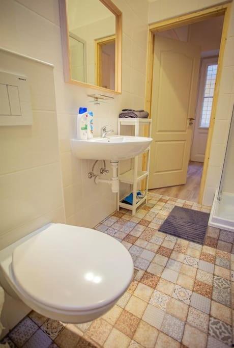 Appartement Cosy 2 Bedroom Flat In Akacfa St., Sol Budapest