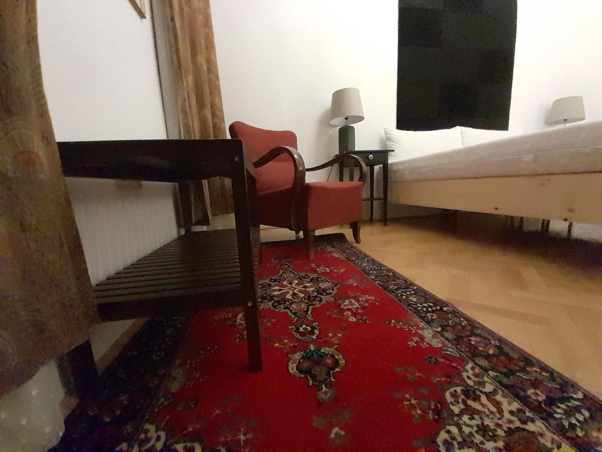 3 Bedrooms Suite, 2 Bathrooms, Balcony At Opera *