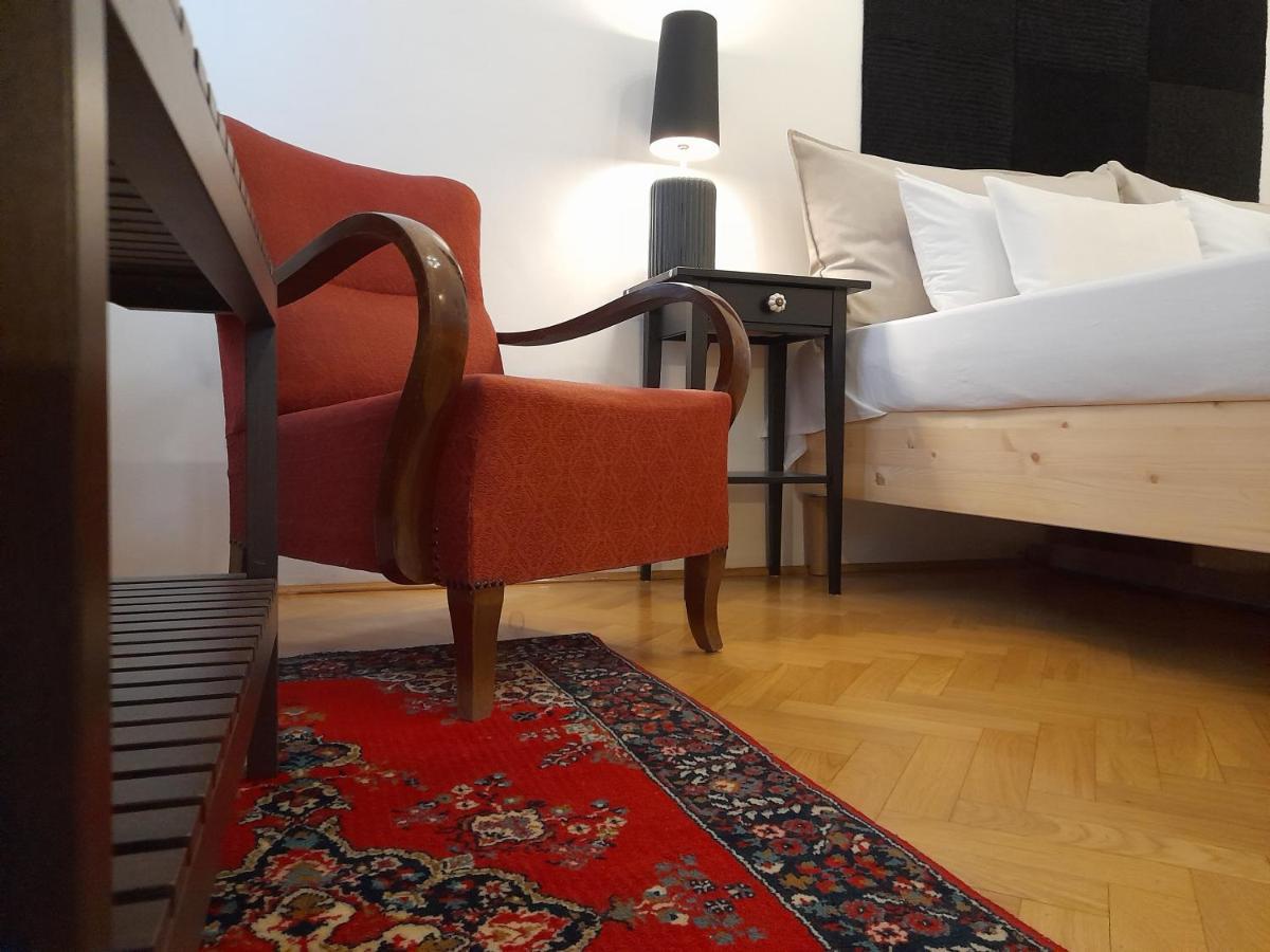 3 Bedrooms Suite, 2 Bathrooms, Balcony At Opera Apartment *