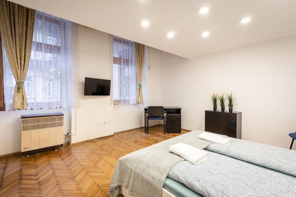 Cozy 3 Bedrooms In 7st Districht Apartmán *