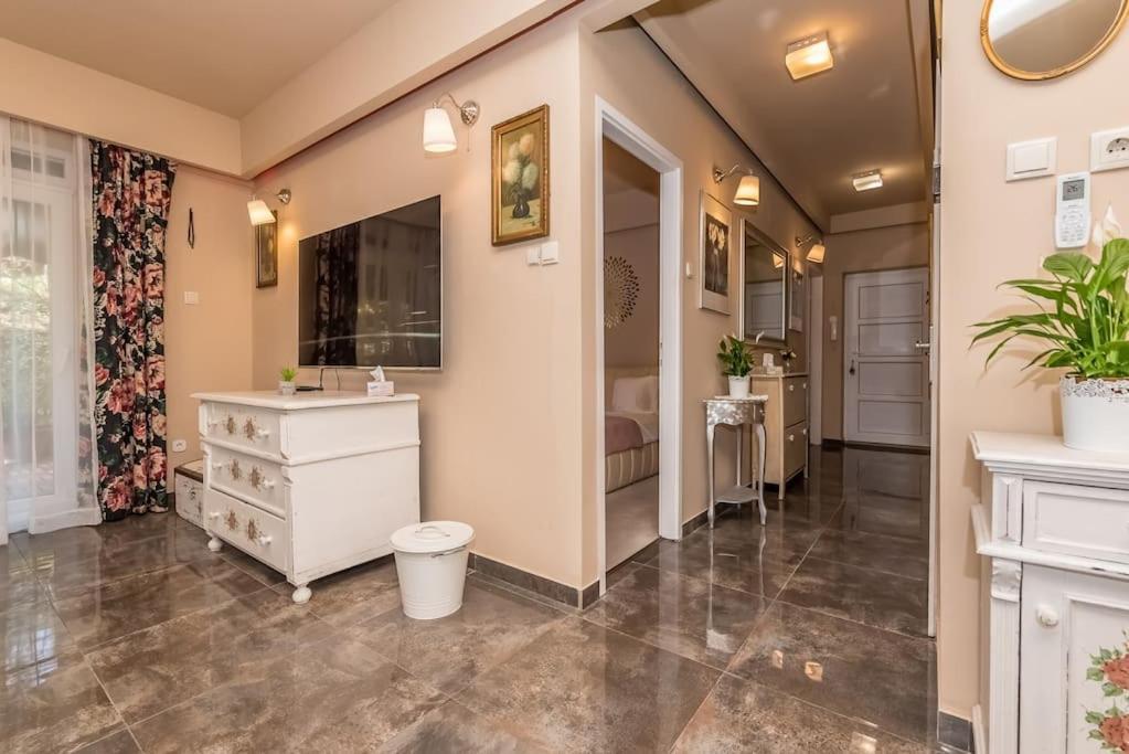 Szabi Buda New Terrace * Budapešť