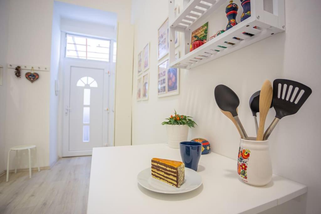 Apartment Cosy Two Bedroom Flat In Josika Street, Paprika *