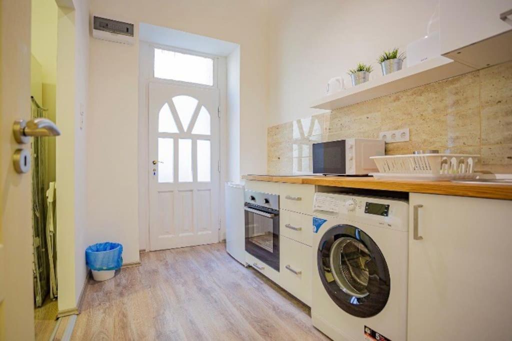 Cosy Flat In Akacfa Str., Aya Apartment Budapest