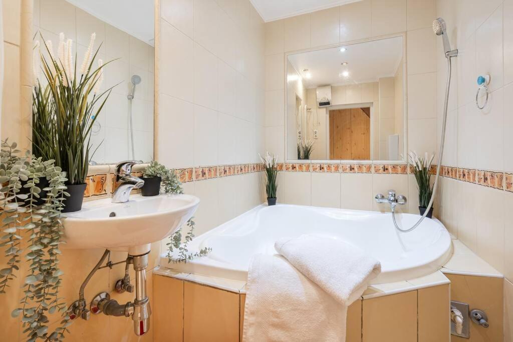 Cozy 3 Bedrooms In 7st Districht