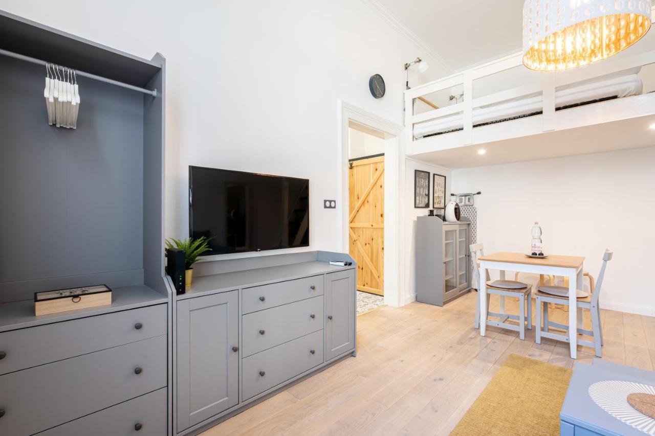 Apartment Youth Motive With Gallery Budapest