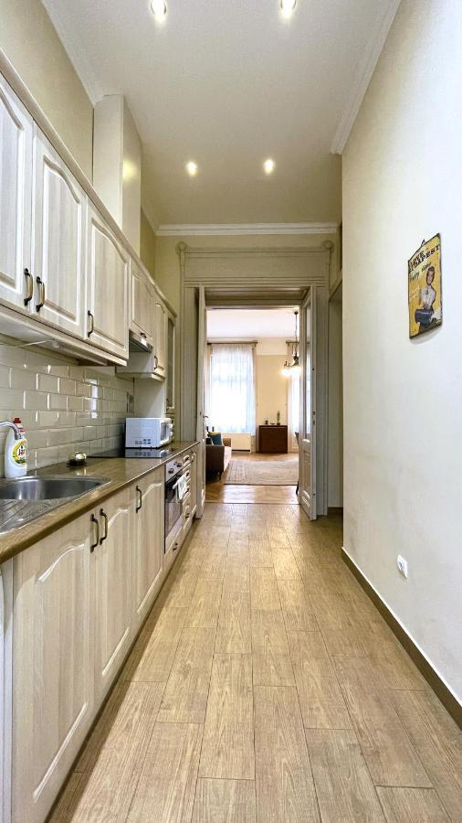 2 Rooms Between Of Chain Bridge, Cathedral, Parlament,Castle Area Appartement