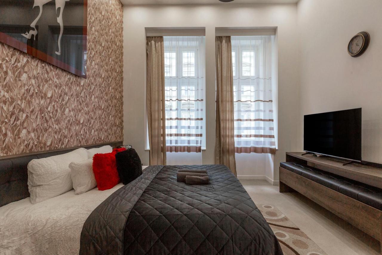 Exclusive Marilyn In The Heart Of Apartament *