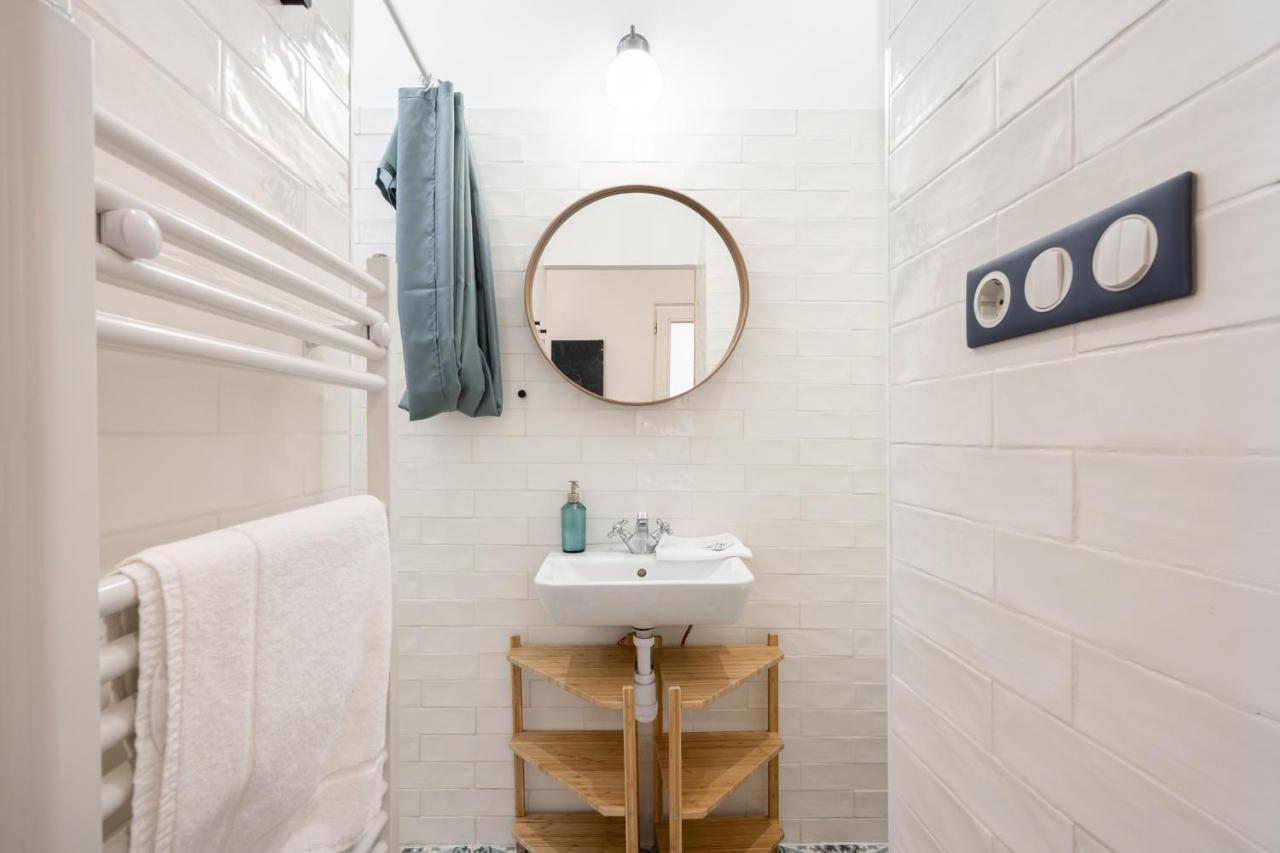Youth Motive With Gallery Apartment *