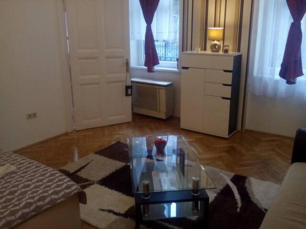Sunshine Flat At The Blaha Apartamento *