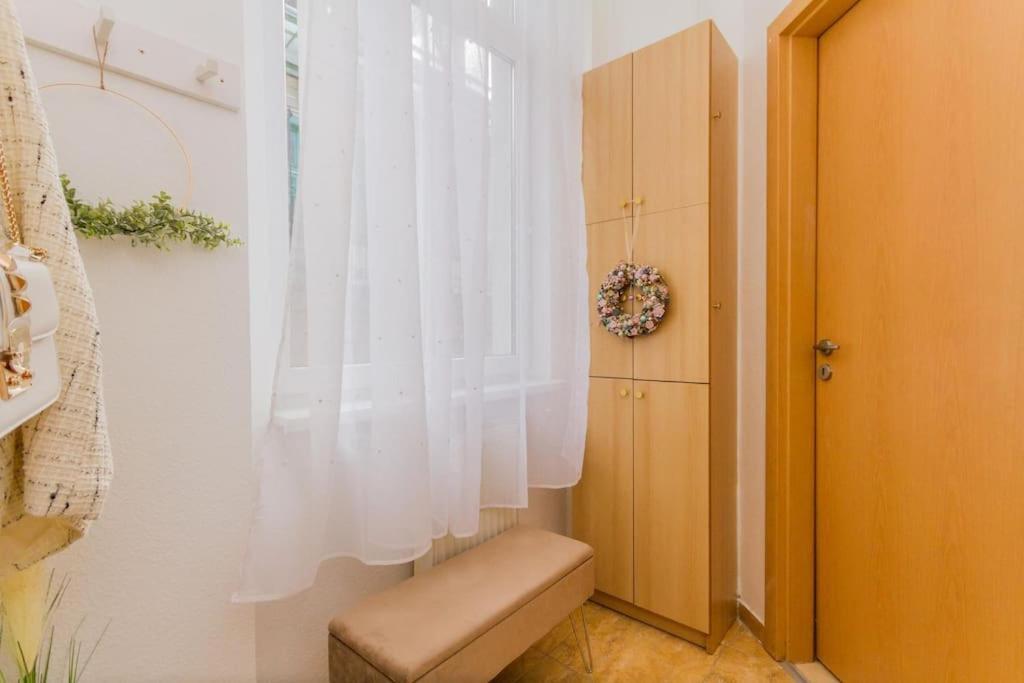 Apartamento Trendy 2 Flat, Next To Corvin Mall Free Huge Garage! Ac,dishwasher,washmachine, Smart Tv