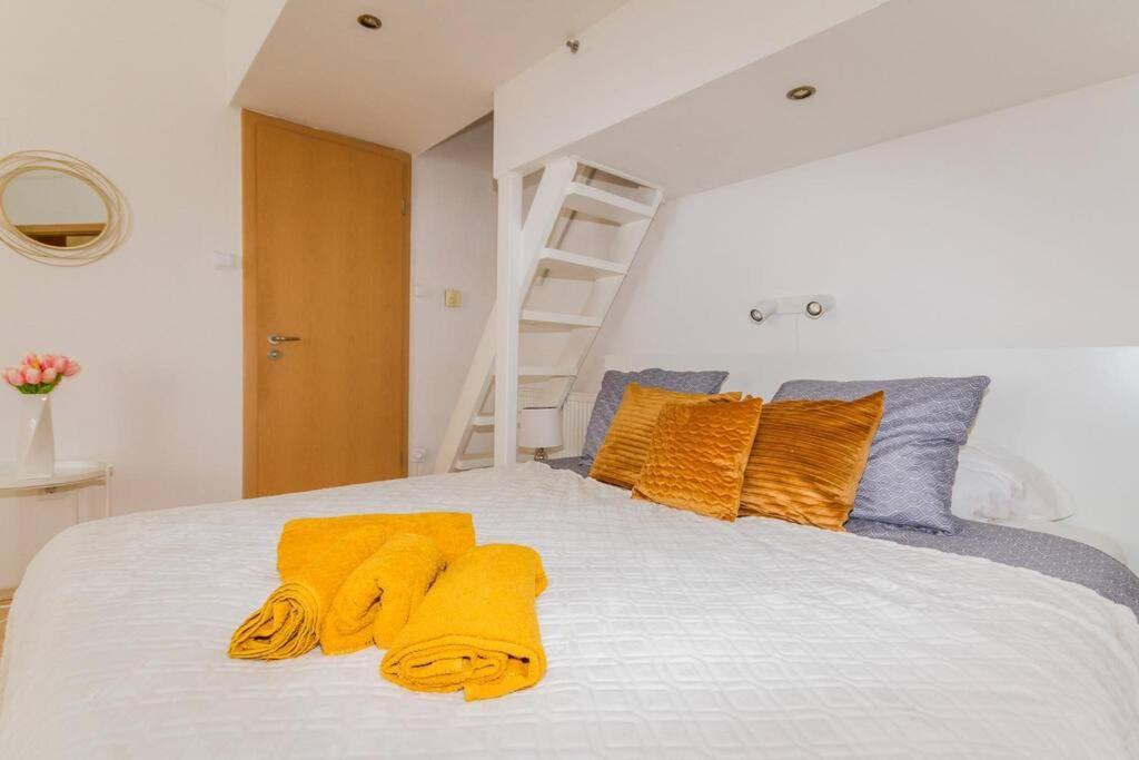 Apartamento Trendy 2 Flat, Next To Corvin Mall Free Huge Garage! Ac,dishwasher,washmachine, Smart Tv *
