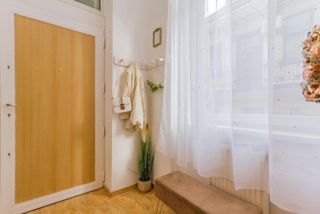 Trendy 2 Flat, Next To Corvin Mall Free Huge Garage! Ac,dishwasher,washmachine, Smart Tv Apartamento