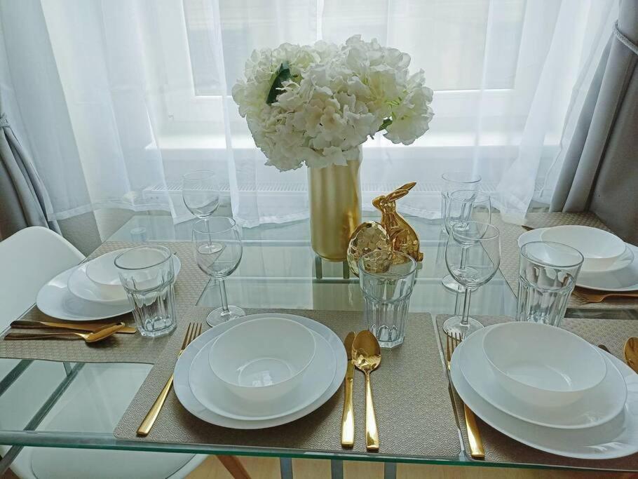 Apartamento Trendy 2 Flat, Next To Corvin Mall Free Huge Garage! Ac,dishwasher,washmachine, Smart Tv *