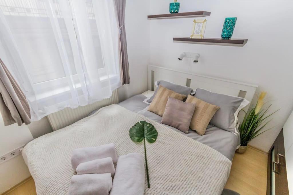 Trendy 2 Flat, Next To Corvin Mall Free Huge Garage! Ac,dishwasher,washmachine, Smart Tv